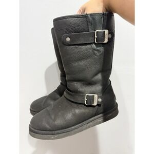 UGG Sutter Buckle Boots Women's Black Leather Shearling Lined Moto -‎ US 9